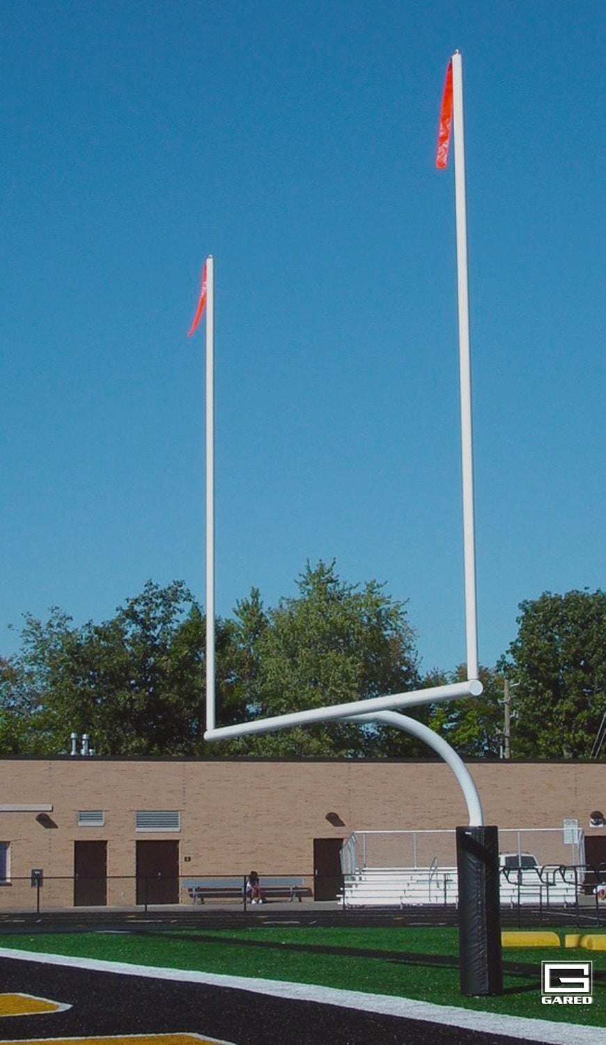 GARED PERFORMANCE Football Goalpost College 5-9/16″ O.D. White Football Goalpost, Surface Mount FGP602PW